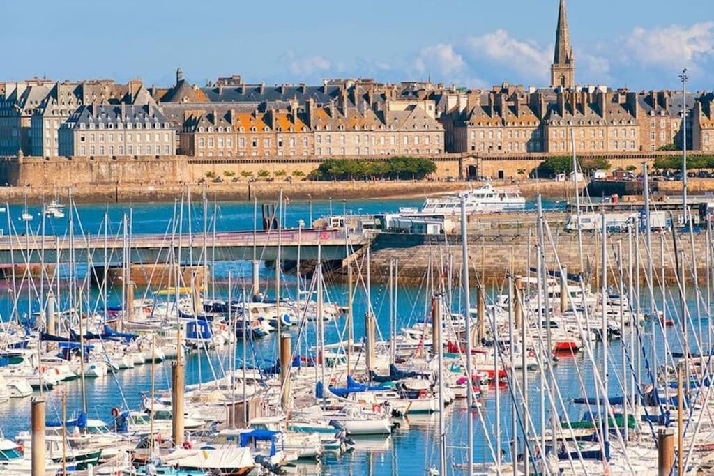 Charmante Maison A Evran Proche Dinan Et St Malo. Exterior foto
